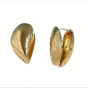 Shell Hoop Earrings N849